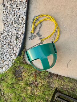 Full-bucket toddler swing
