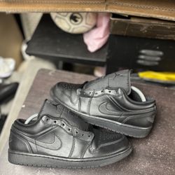 Air Jordan 1 Low Triple Black 