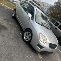 2009 KIA Rondo