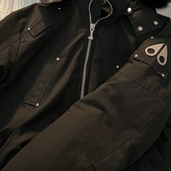 Black moose knuckle bomber (black fur/XL)