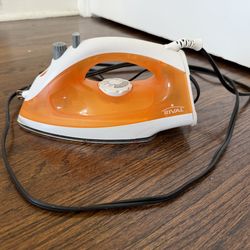 🔥 MOVING SALE – Rival Iron – Works Great 🔥