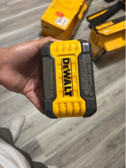 New DEWALT FLEXVOLT 20V/60V MAX 9.0Ah Battery