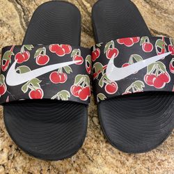 Girls Nike Slides Size 4