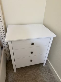 White 3-Drawer Nightstand