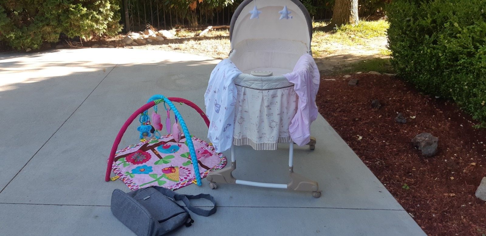 -PLANT VINE STAND
-BABY BATH TUB
-MOUNTAIN BIKE EXCELLENT CONDITION -BABY WALKER
-BABY BAG
-BABY AND TODDLER CLOTHES
-BASSINET WITH EXTRA NEW SHE