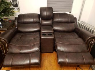 Used Bob’s Furniture Lannister Love seat with console and electric recliner one side does not work