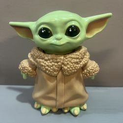 Star Wars Bop It! The Mandalorian The Child Edition electronic game. Baby Yoda