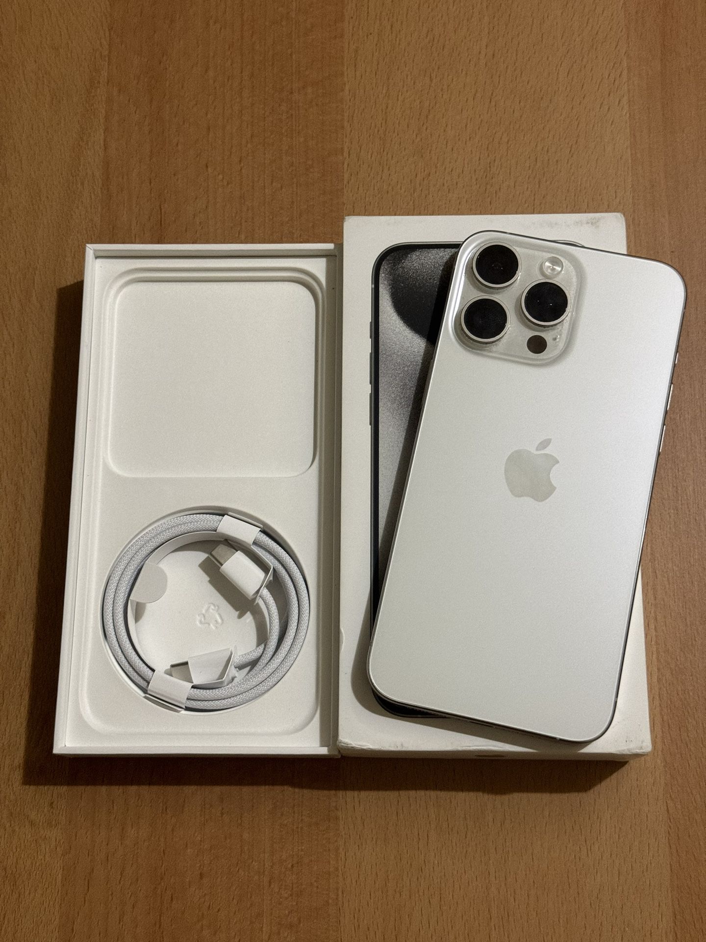 iPhone 15 Pro Max- 1TB - Natural White Titanium(Unlocked)Excellent Condition