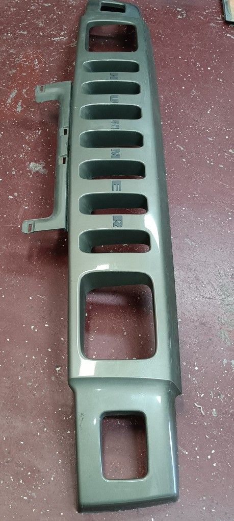 2006 Hummer H2 Bumper Grille.