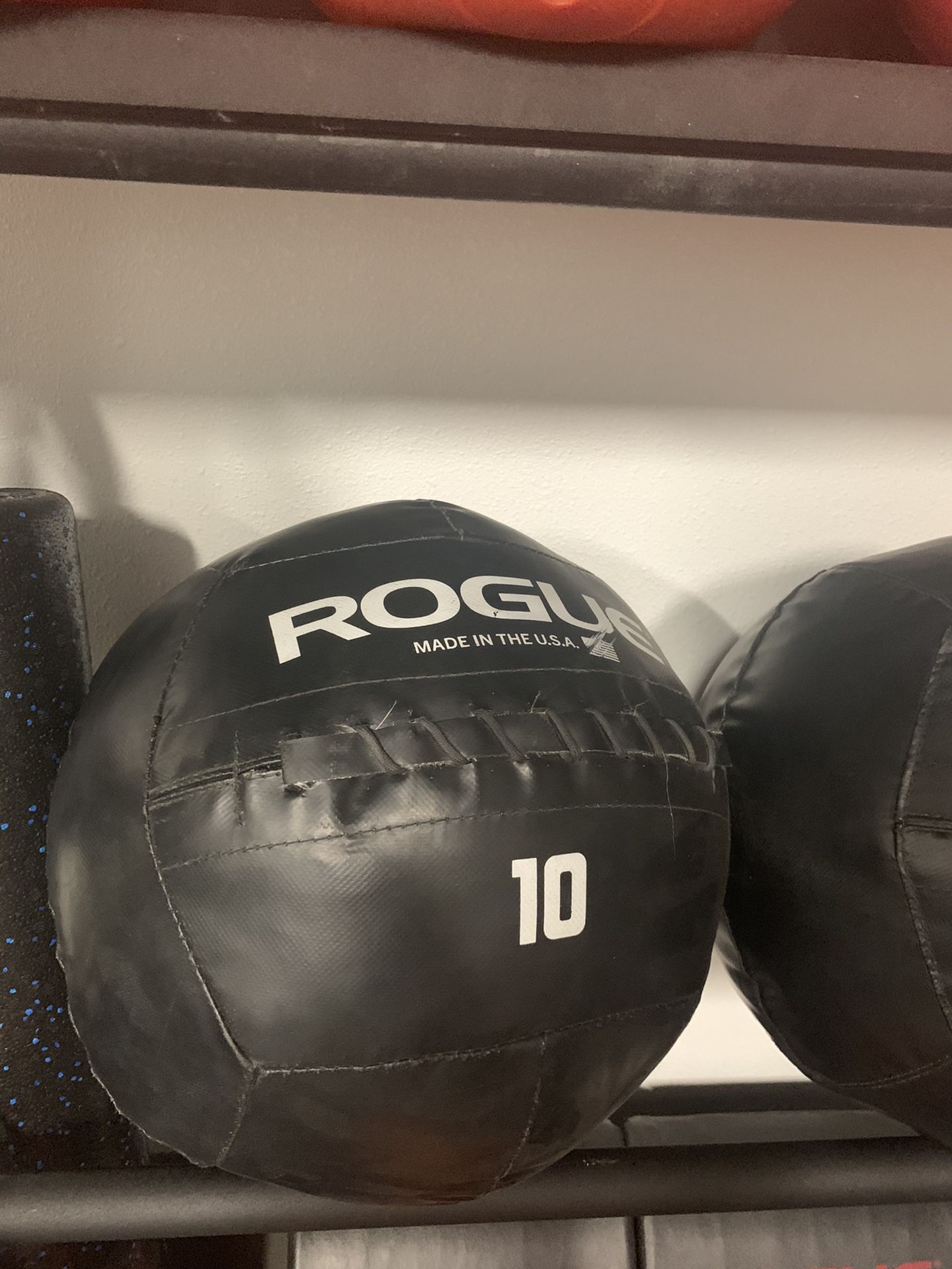 ROGUE Fitness Medicine Ball 10LB - EXCELLENT CONDITION!