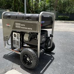 BRIGGS AND STRATTON GENERATOR- Like New