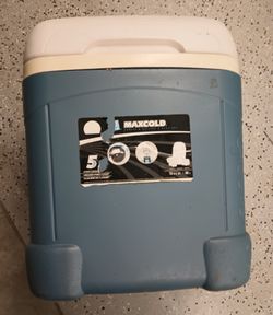 IGLOO

Maxcold 70 Qt. Cooler with Wheels And Built In Cup Holders

