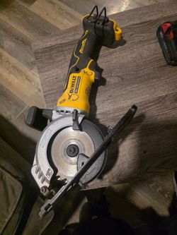 DEWALT 20V Brushless Circular Saw