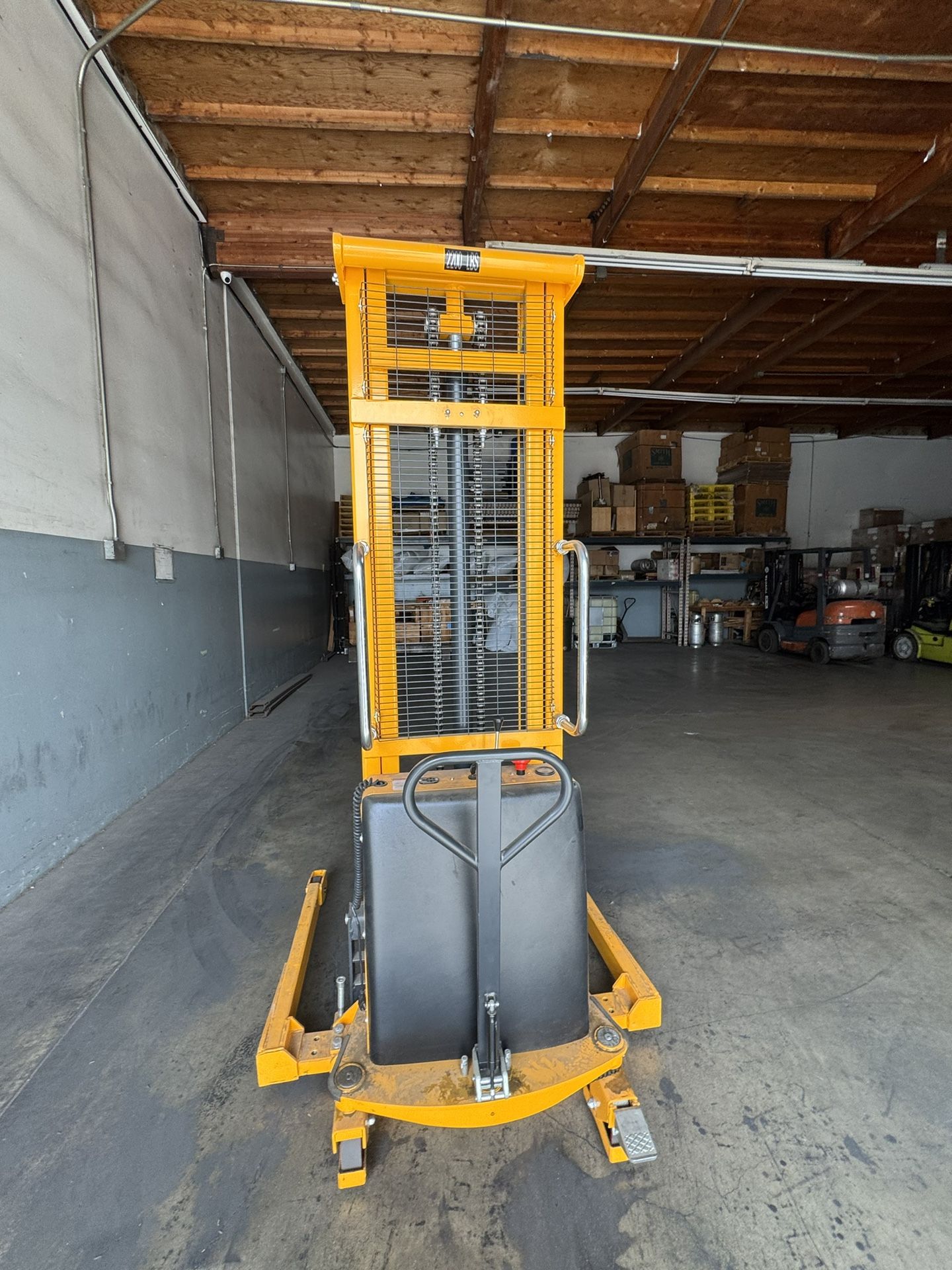 Almost brand-new semi-automatic forklift
