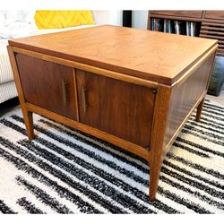 Lane mid century modern oversized side or end table | nightstand | coffee table