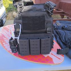 Bulletproof Vest, Plate Carrier, Plates Not Included 