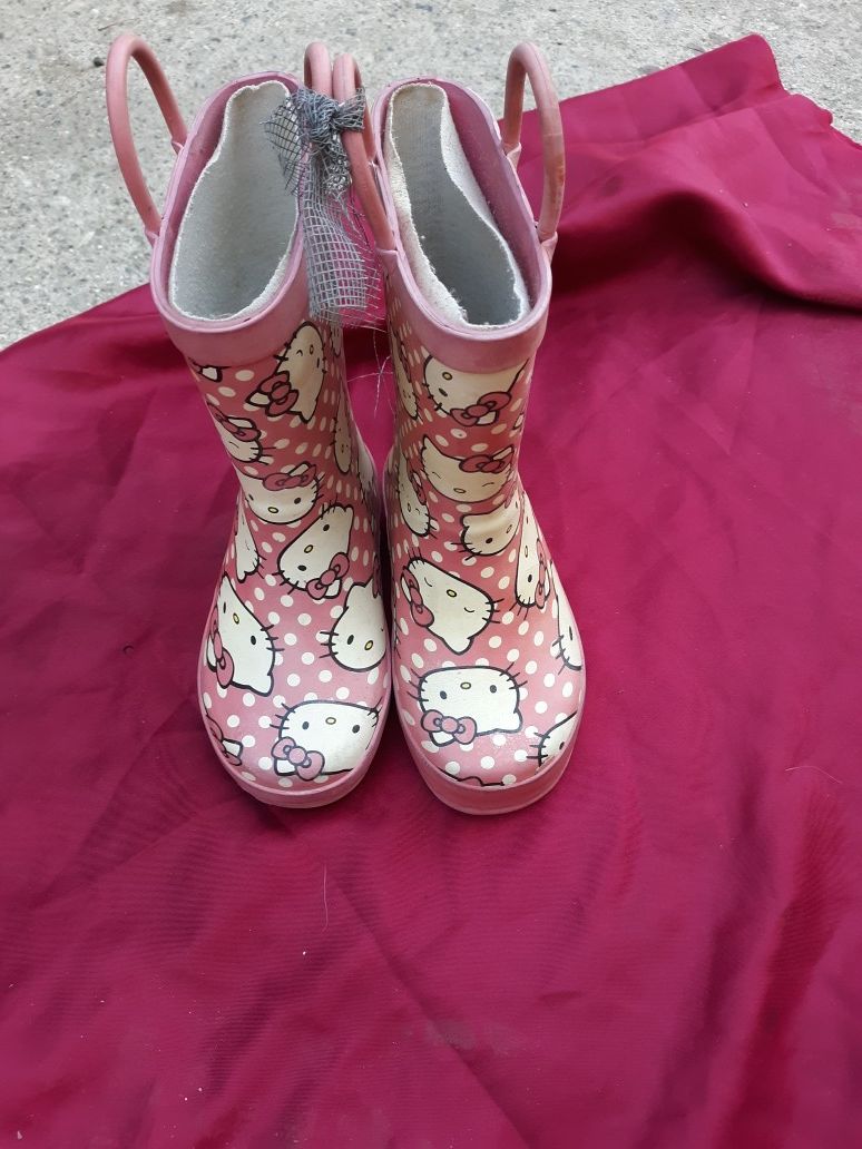 Toddler girl Hello kitty rain boots size 7/8 FREE (Pending pickup)