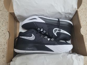 Brand New Nike Kyrie Flytrap IV Mens 10