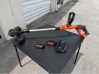 BLACK+DECKER 40V MAX Lithium String Trimmer with (2) 40V Batteries and Charger! Works great!