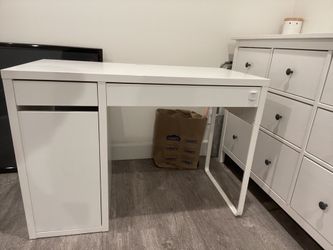 White Ikea Micke Desk