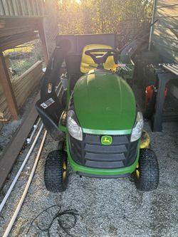 John Deer E100