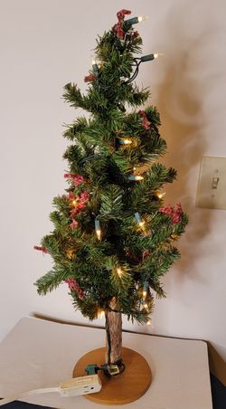 28" Rustic Alpine Tabletop Christmas Tree - Pre-lit