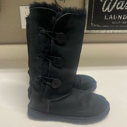 UGGs – size 8