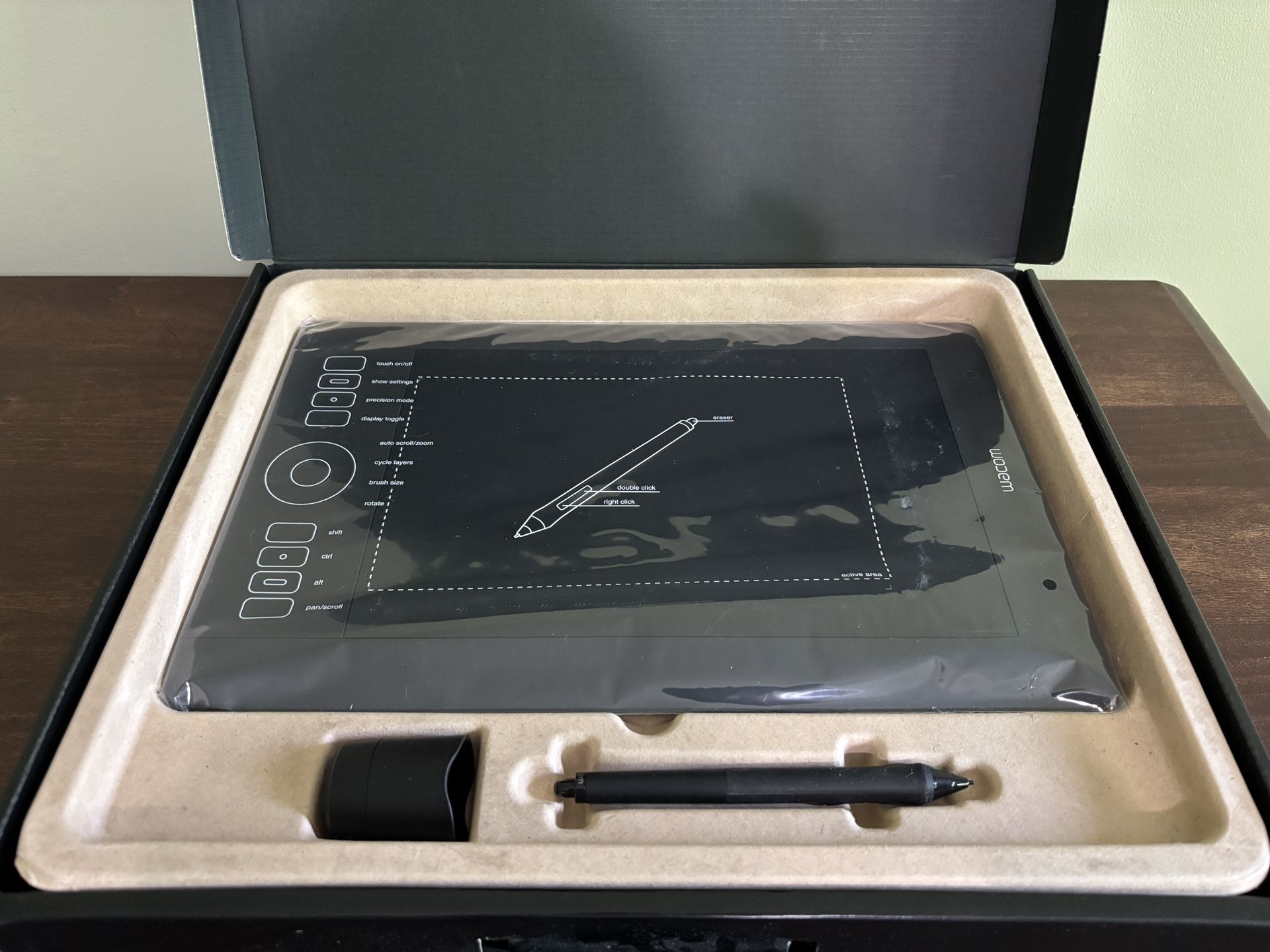 Wacom Intuos5 Touch (PTH-650) – Medium – Missing USB Cable)