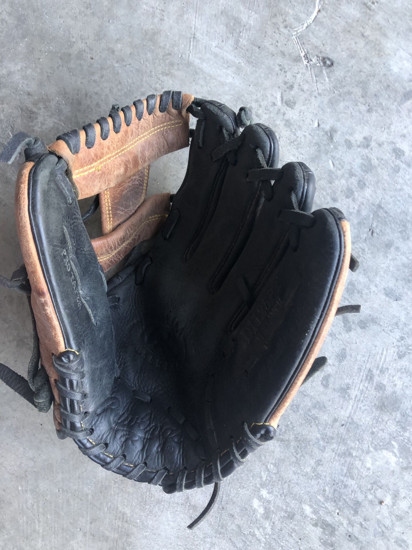 Baseball glove