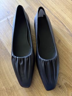 Black Pleated Toe Ballet Flats - Size 6.5