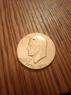 1976 Eisenhower Golden Bicentennial Dollar Coin, possible error coin!