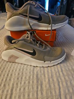 Women's Nike shoes size 8