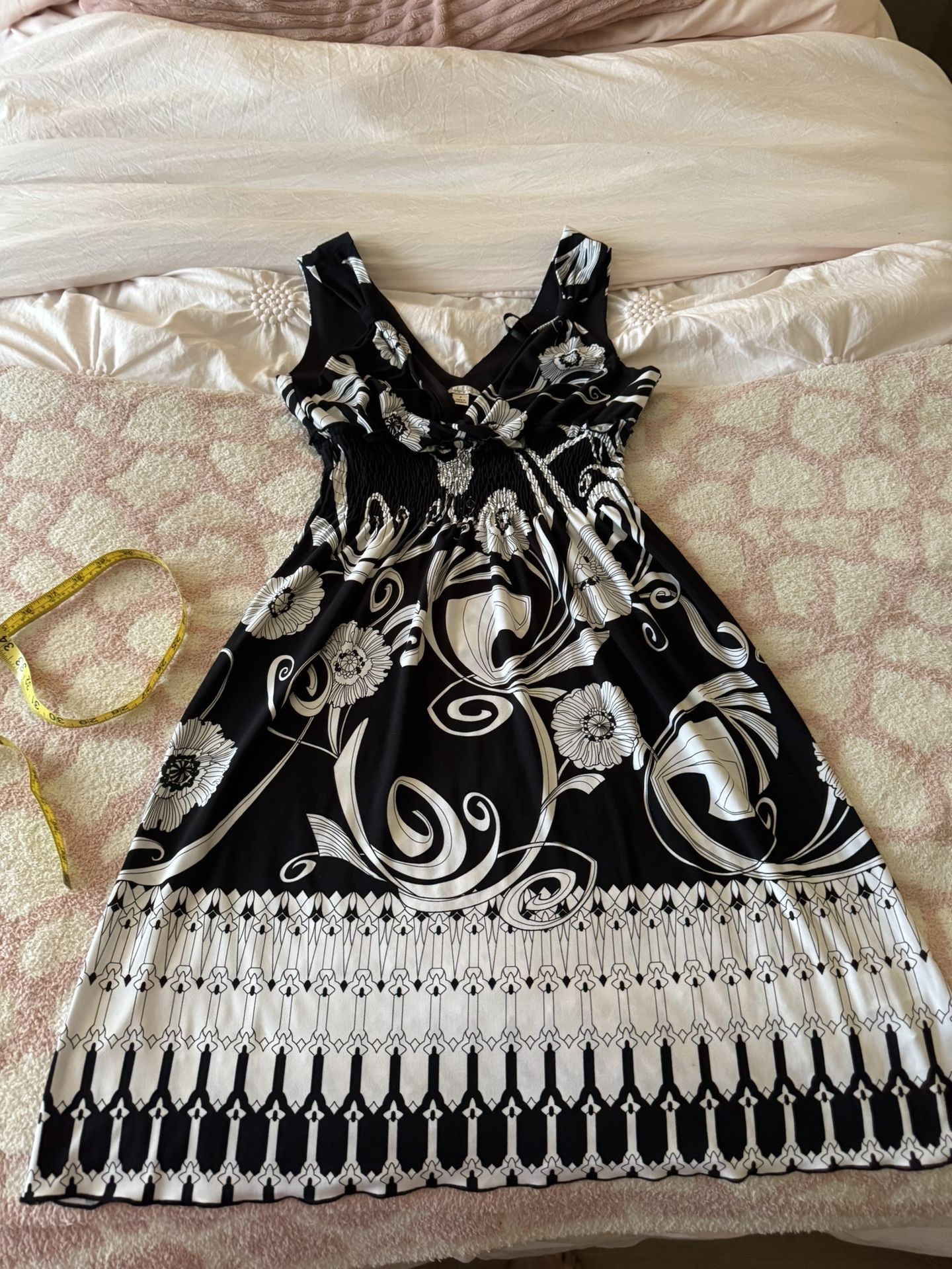 En Focus Studio Dress Size 6 Black white Floral Sleeveless