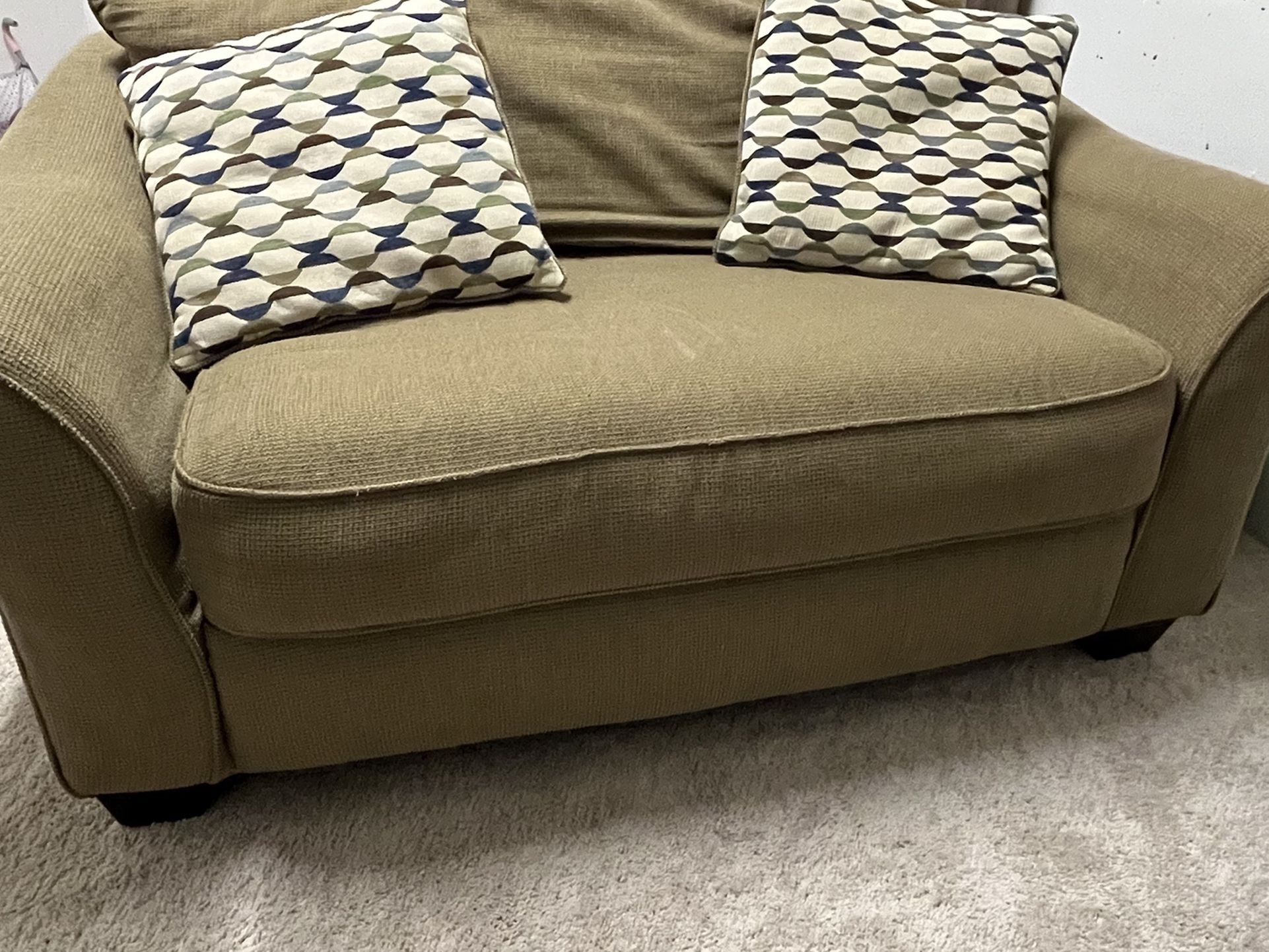 Loveseat w/ Pullout Bed