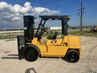 Caterpillar DP40K Forklift 