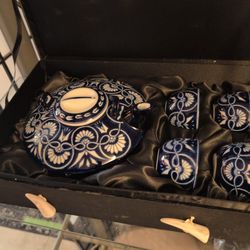 Teapot And Four Teacups Decorative Box