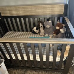 Suite Bebe Crib In Good Condition With Toddler Bed Conversion Kit