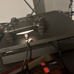 PS4 Slim And Tv