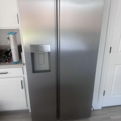 Refrigerator 