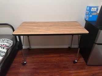 Rolling desk