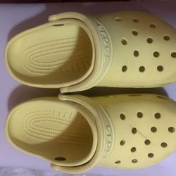 Crocs Perfecta Condición Size 4 J