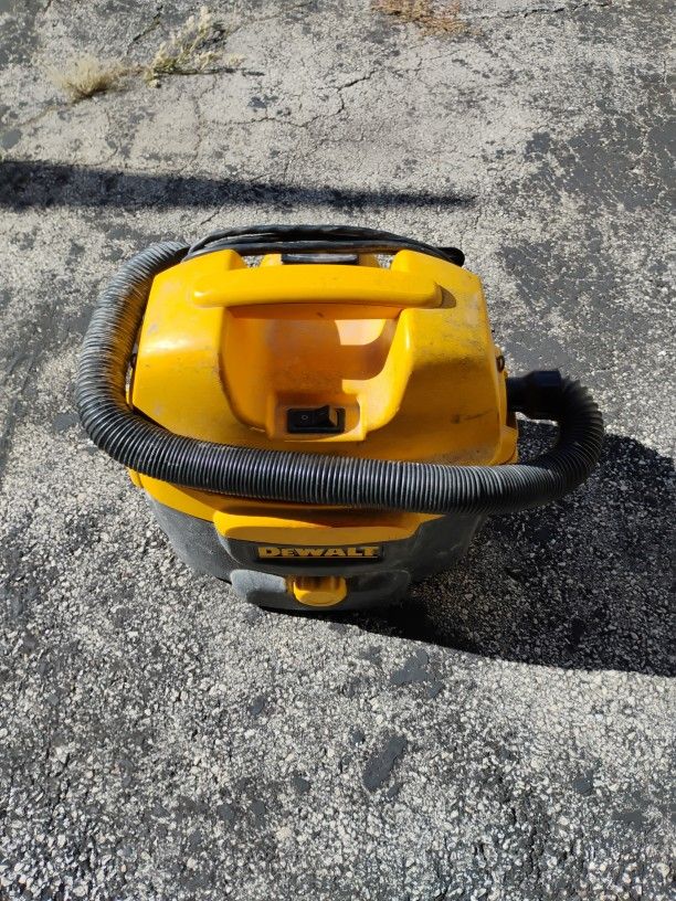 DeWalt Vacuum