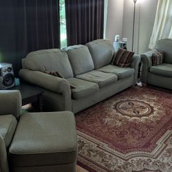 Comfortable 3-Piece Living Room Set + Traditional Area Rug