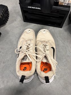 Women’s 10 Nike Air Max Low-Top Sneakers