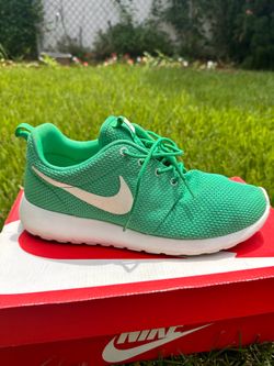 Size 8 - Nike Mint/Gamma Green - Roshe