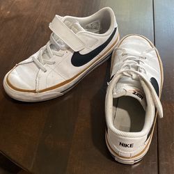 Boys Size 2.5 Mike Shoes
