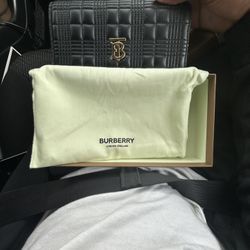 (NEW) Burberry Wallet/ Clutch 