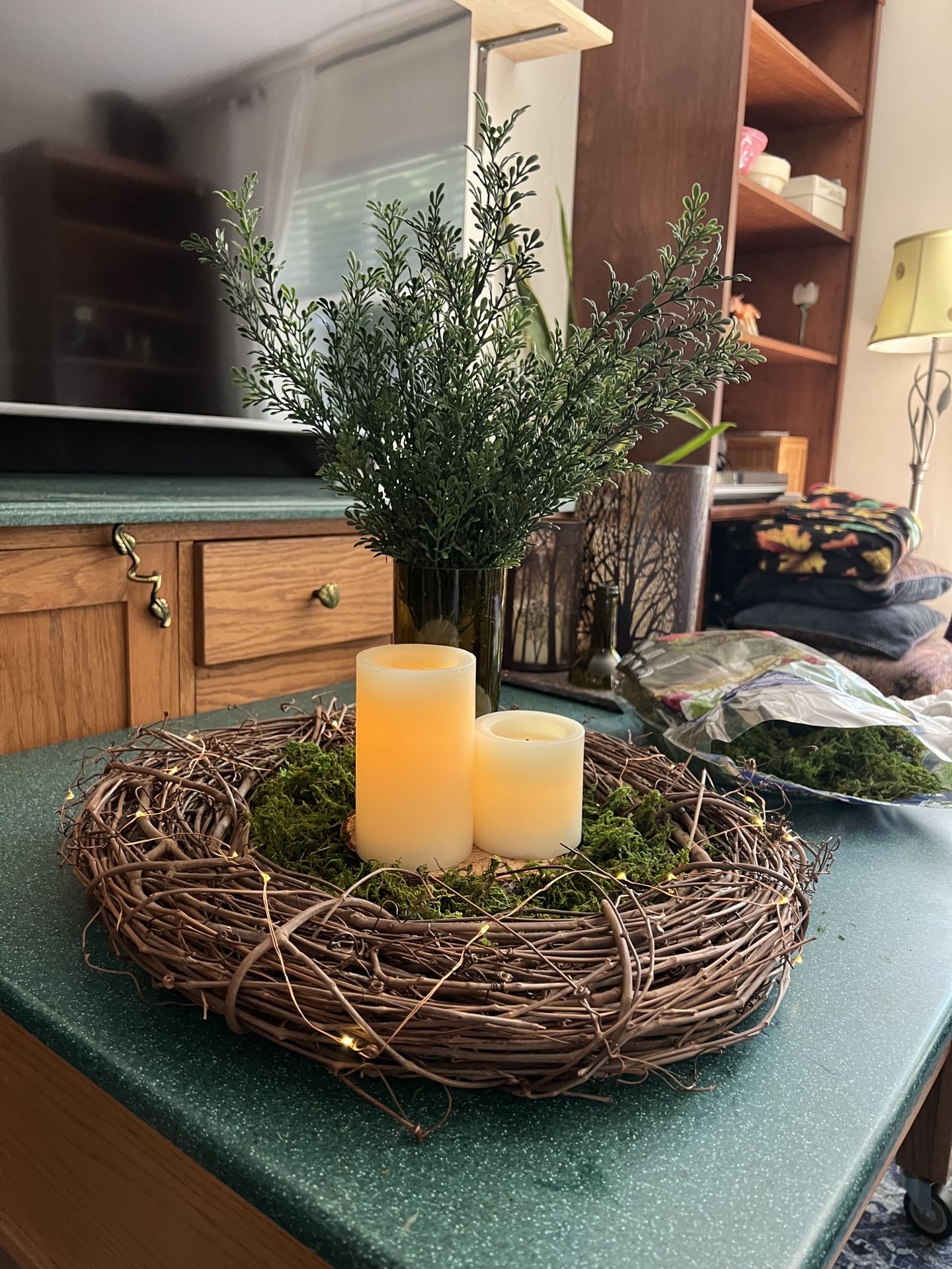 9 Fairy Light Wreath & Moss Centerpieces