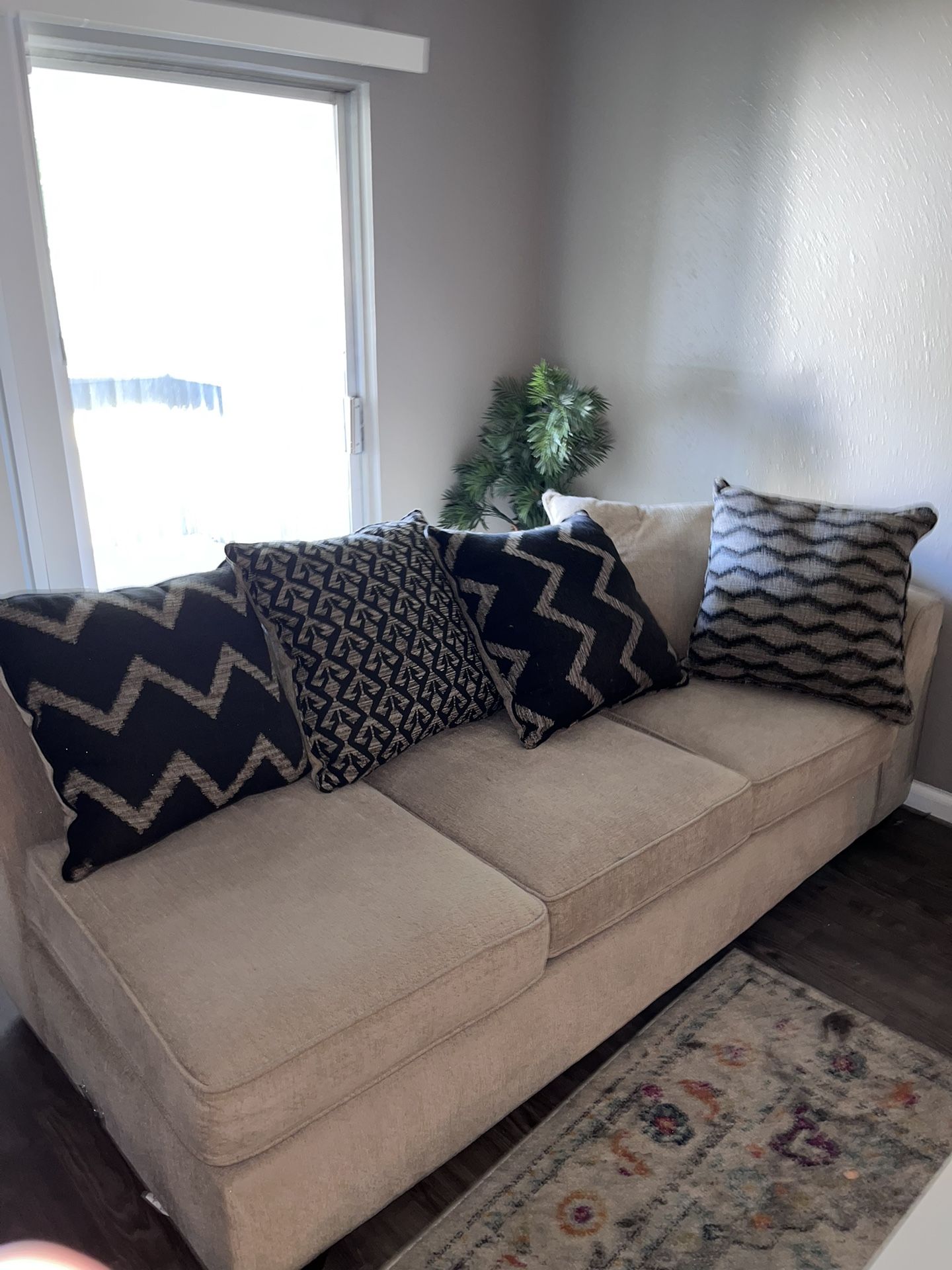 1000 And Up Dollar Couch For A Low Price. I Need Gone Asap for Sale in