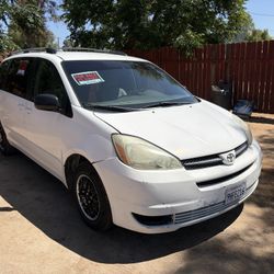 FAMILY VAN (2004 Toyota Sienna CE) CLEAN TITLE